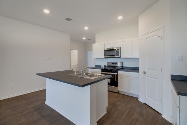 632 Arnold Loop, Townhouse with 3 bedrooms, 2 bathrooms and 2 parking in Uhland TX | Image 7
