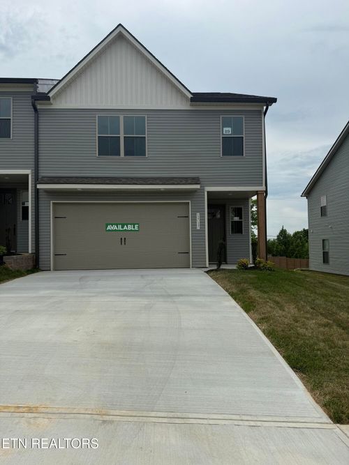 1717 Bennett Village Dr, Maryville, TN, 37804-2100 | Card Image