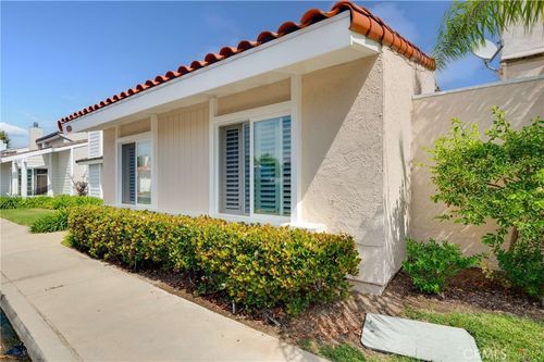 7051 Island Village Dr, Long Beach, CA, 90803-4304 | Card Image