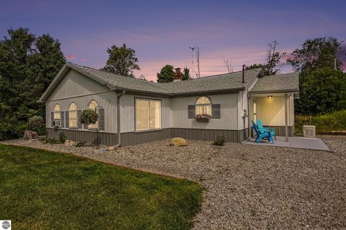 5387 E M 55, Hale, MI, 48739-9110 | Card Image
