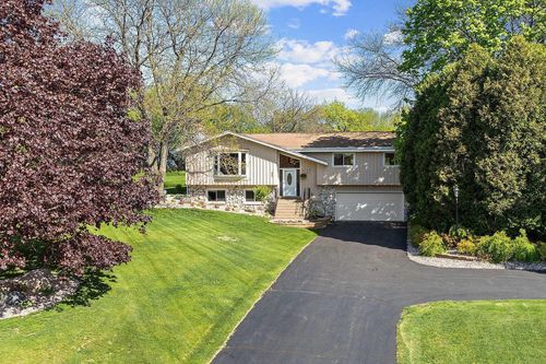 21710 W Ann Louise Court, New Berlin, WI, 53146 | Card Image