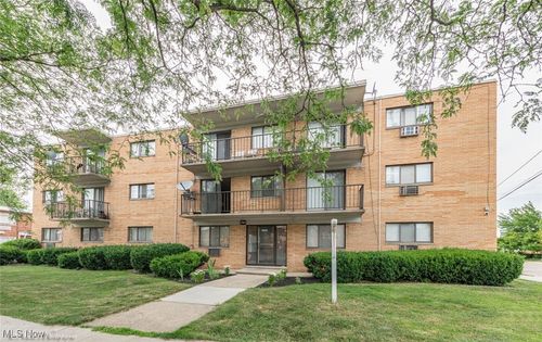 17901 Lake Shore Blvd, Cleveland, OH, 44119-1266 | Card Image