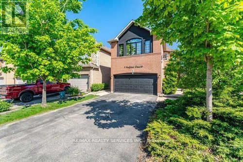 8 Safari Crt, Brampton, ON, L7A1G8 | Card Image