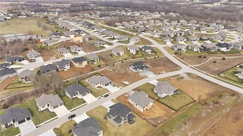 1009 Wilds Pkwy, Greenwood, MO, 64034-8656 | Card Image