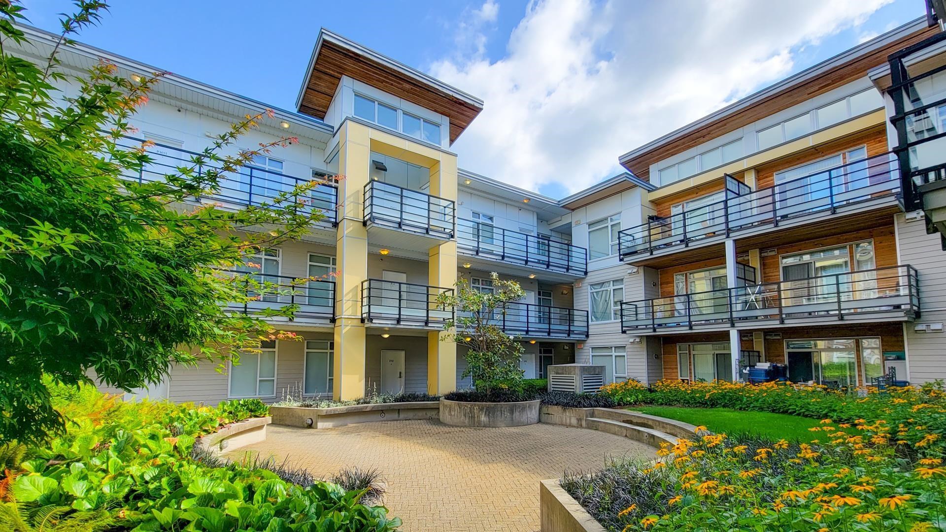 203 - 5248 Grimmer Street, Condo with 2 bedrooms, 0 bathrooms and 1 parking in Burnaby BC | Image 2