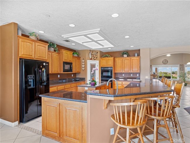 8650 Verbena Rd, House other with 4 bedrooms, 4 bathrooms and 7 parking in Oak Hills CA | Image 33