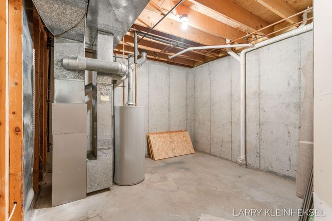 569 Appletree Dr, Condo with 3 bedrooms, 2 bathrooms and null parking in Holland MI | Image 35