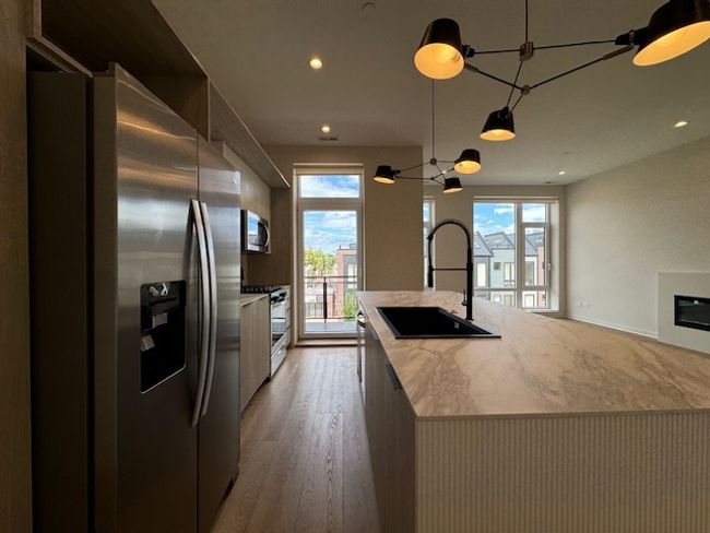 103 - 4177 W Belmont Ave, Condo with 3 bedrooms, 2 bathrooms and 2 parking in Chicago IL | Image 6