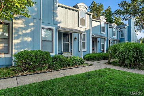 43 Breezy Knoll Ln, Lake St Louis, MO, 63367-2932 | Card Image