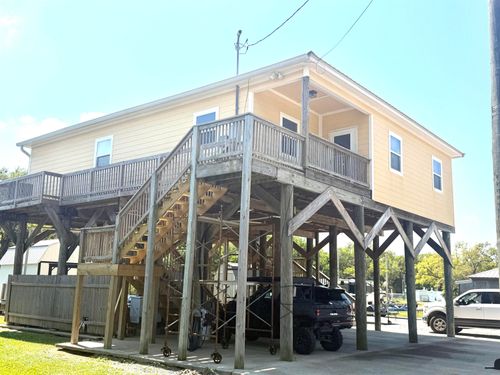 108 Wolfpack Ave, Grand Isle, LA, 70358-1801 | Card Image
