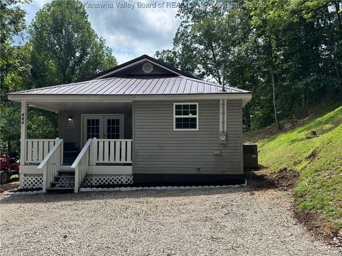 444 Allens Fork Rd, Sissonville, WV, 25320-7415 | Card Image