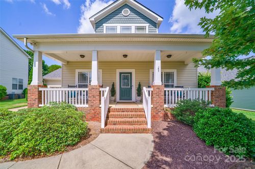 8509 Castle Cliff Dr, Matthews, NC, 28105-3060 | Card Image