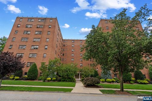 208 Anderson, Hackensack, NJ, 07601 | Card Image