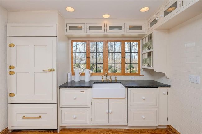 Kitchen, apron farmhouse sink | Image 15