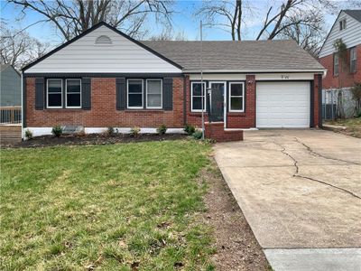 9 W Pocahontas Lane, House other with 3 bedrooms, 2 bathrooms and null parking in Kansas City MO | Image 1