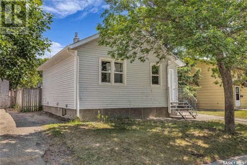424 Av M N, Saskatoon, SK, S7L2S6 | Card Image