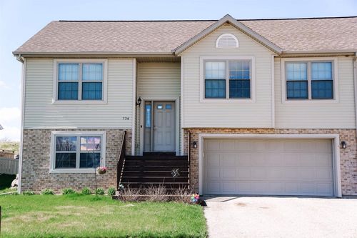 136 Community Dr, FALL RIVER, WI, 53932-9636 | Card Image