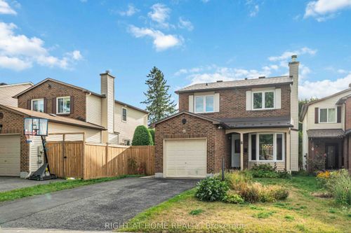 8 Stable Way, Kanata, ON, K2M1A6 | Card Image