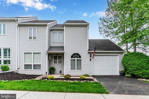 1724 Creek Vista Dr, New Cumberland, PA, 17070-2211 | Card Image