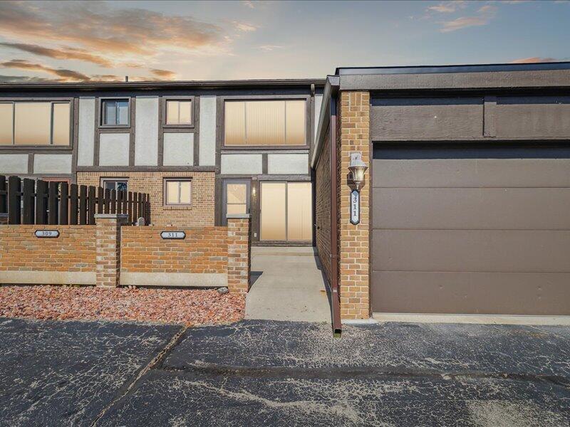 Country Club Dr, Saint Clair Shores, MI 48082