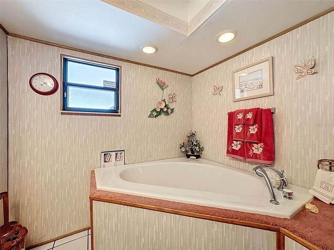 soak in the large tub after a long day | Image 38