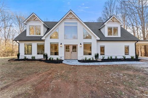 945 Hunter Rd, Jefferson, GA, 30549-8015 | Card Image