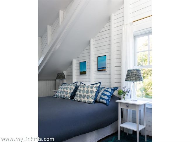 10 Mollys Way, House other with 3 bedrooms, 2 bathrooms and null parking in Chilmark MA | Image 17