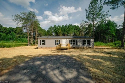 129 Patchwork Dr, Statesville, NC, 28677-9315 | Card Image