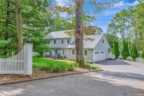 277 River Rd, Saint James, NY, 11780-9636 | Card Image