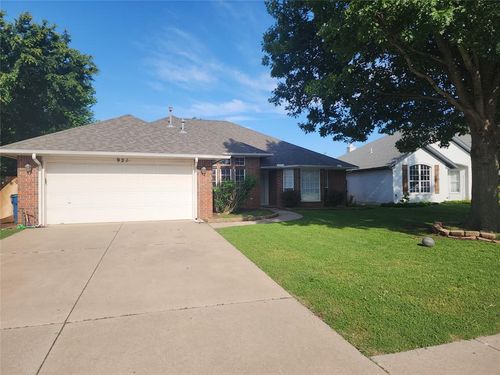 921 Blue Ridge Drive, Edmond, OK, 73003 | Card Image