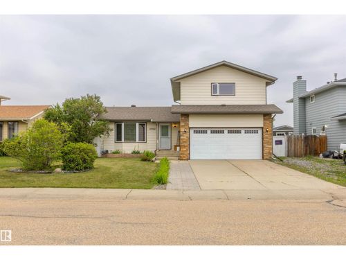 8902 107 Ave, Morinville, AB, T8R1C6 | Card Image