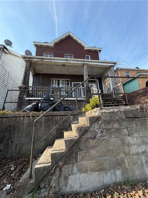 124 Quincy Ave, Mt Oliver, PA, 15210-2330 | Card Image