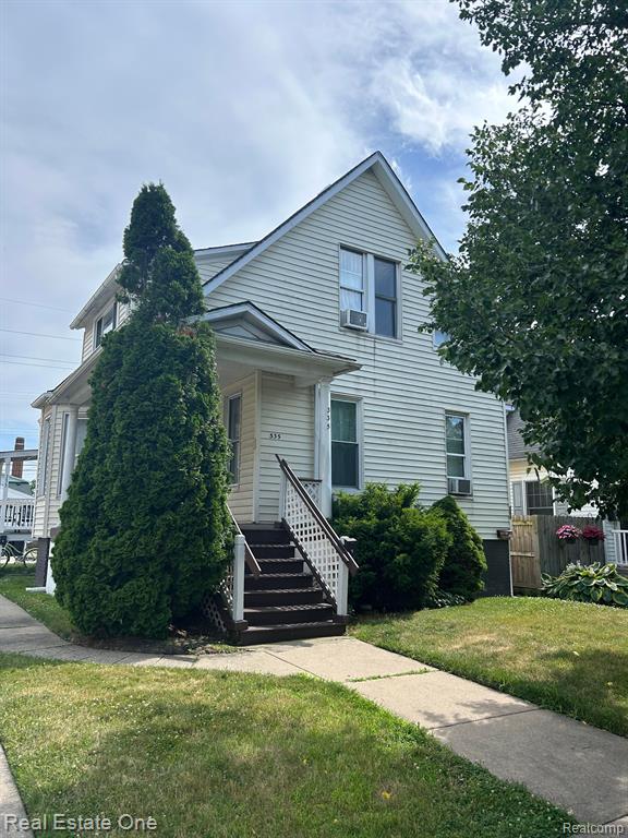Poplar St, Wyandotte, MI 48192