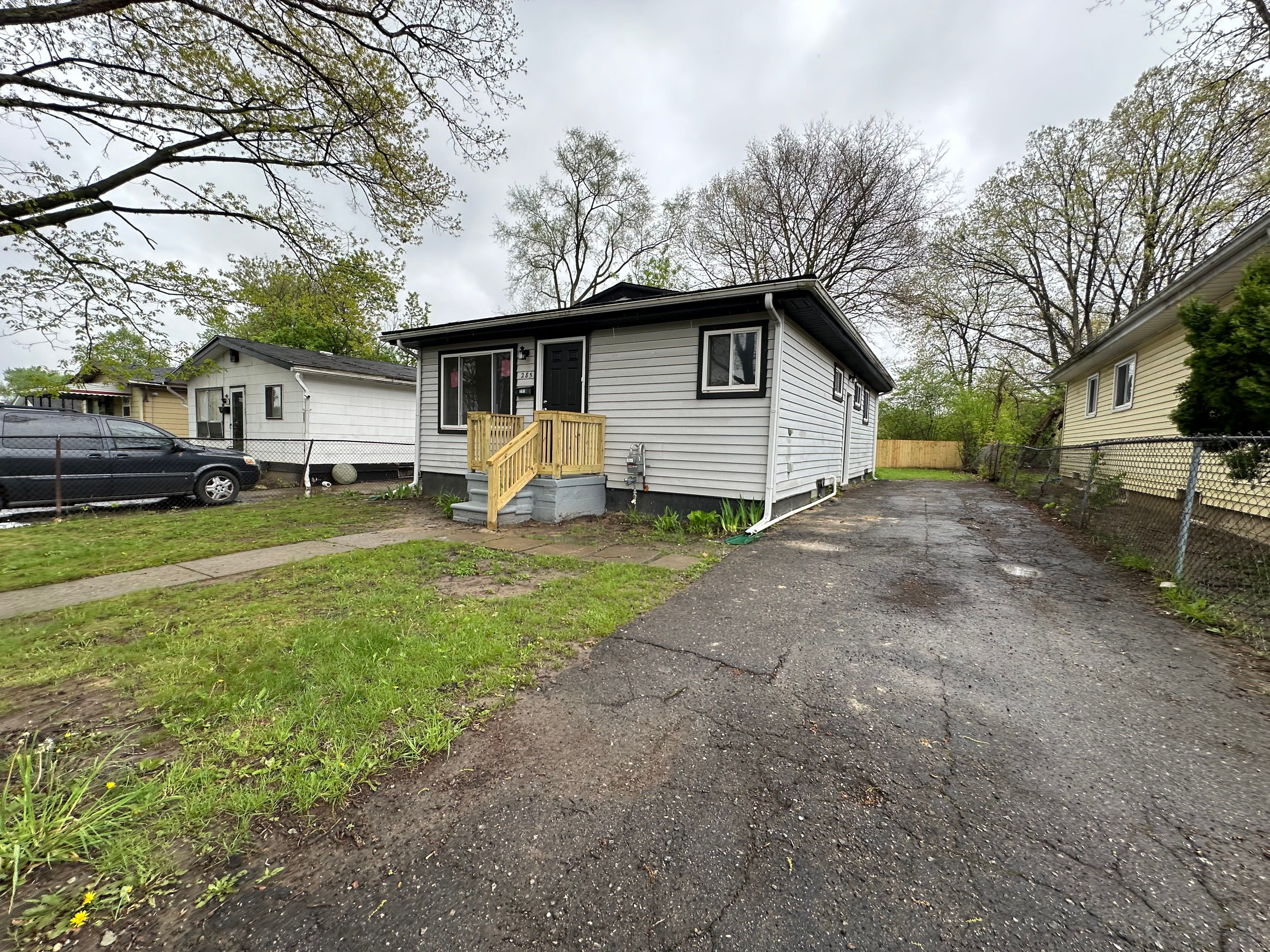 Luther Ave, Pontiac, MI 48341