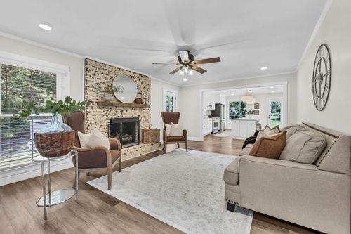351 Hampshire Dr, Clarksville, TN, 37043-4684 | Card Image