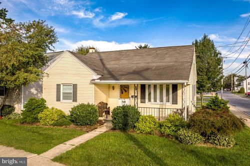 102 S Market Street, EPHRATA, PA, 17522 | Card Image