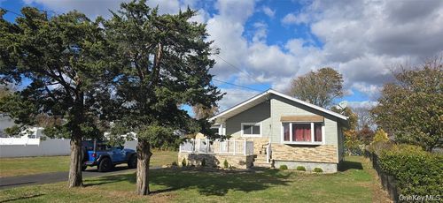 19 Kent Dr, Shirley, NY, 11967-4209 | Card Image
