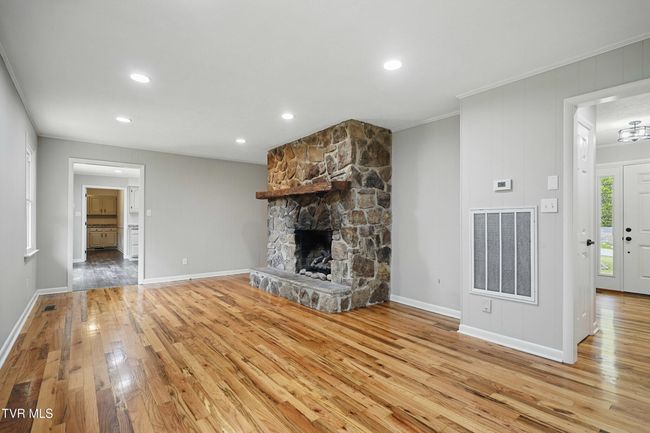 Den | Image 16