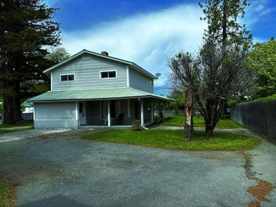 4950 Burns Ave, House other with 3 bedrooms, 2 bathrooms and null parking in Canal Flats BC | Image 1