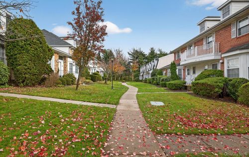 105 Glen Way, Syosset, NY, 11791-4304 | Card Image