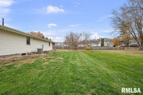 304 7th St, Hampton, IL, 61256-7730 | Card Image