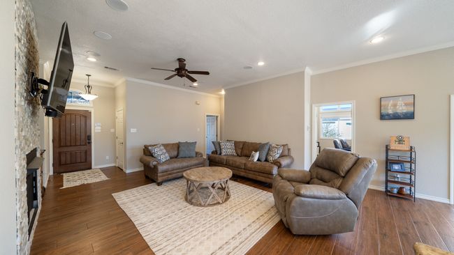 116 1 St Oak Dr, House other with 3 bedrooms, 2 bathrooms and null parking in Enchanted Oaks TX | Image 4