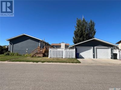 30 Marion Cres, House other with 5 bedrooms, 3 bathrooms and null parking in Meadow Lake SK | Image 2