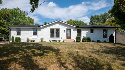 146 Lakeside Park Dr, Hendersonville, TN, 37075-4833 | Card Image