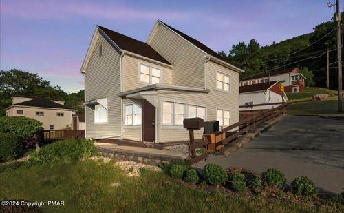 115 Spruce St, Nesquehoning, PA, 18240-1720 | Card Image