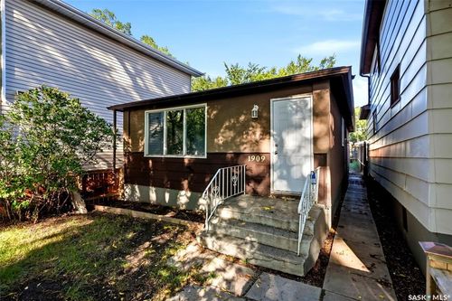1909 Montreal St, Regina, SK, S4P1L4 | Card Image