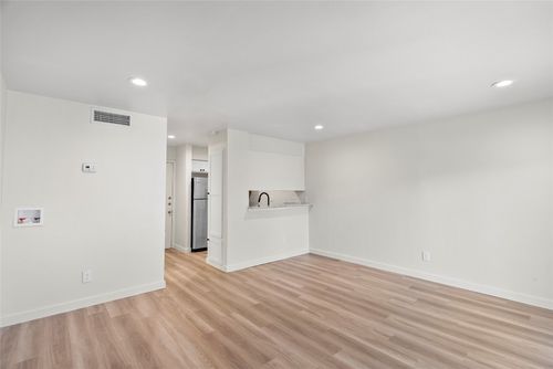 apt-208-3819 Southway Dr, Austin, TX, 78704-6848 | Card Image