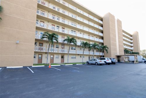 apt-202-620 Ne 12th Ave, Hallandale Beach, FL, 33009-3656 | Card Image