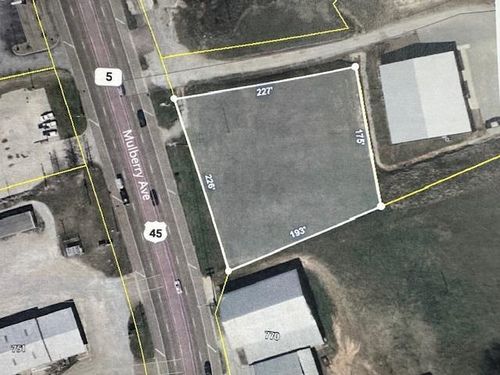 745 Mulberry Ave, Selmer, TN, 38375-2333 | Card Image