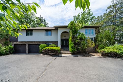 828 Mountain Ave, Springfield, NJ, 07081-3438 | Card Image